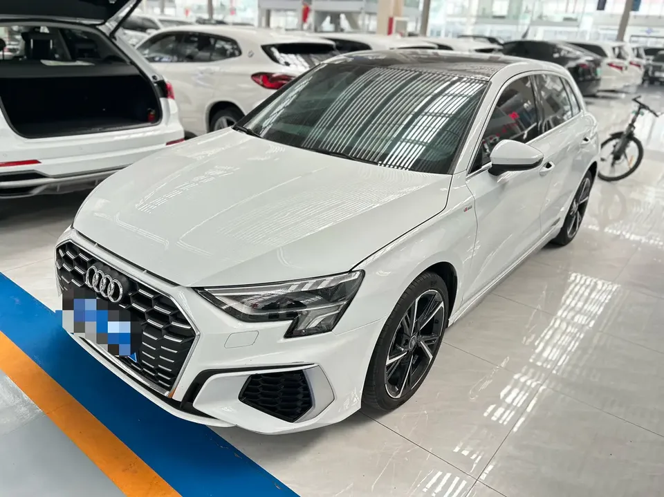 Audi A3 Sportback 35 TFSI stylish and sporty 2022 — фото 1, купить с доставкой в Москву