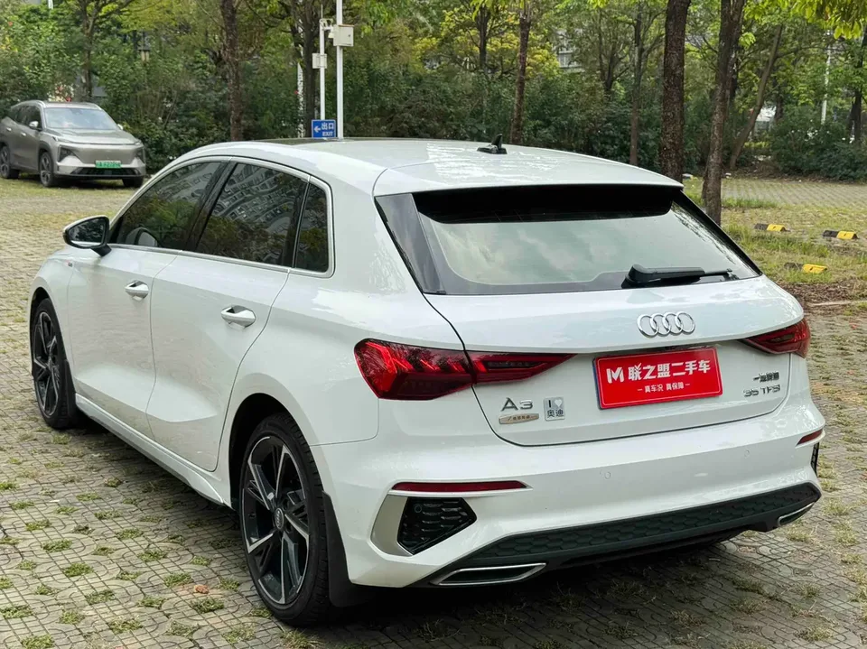 Audi A3 Sportback 35 TFSI stylish and sporty 2022 — миниатюра 2