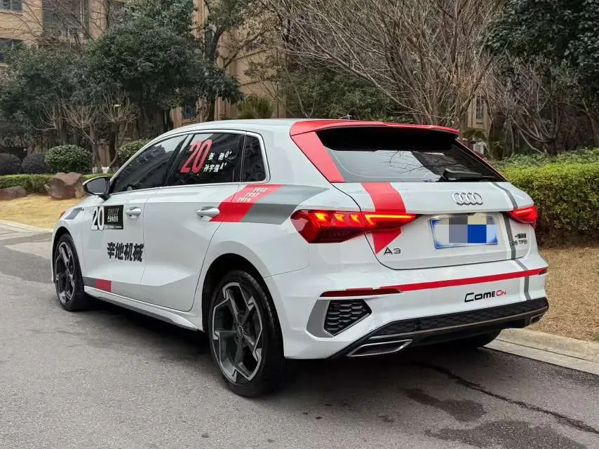 Audi A3 facelift Sportback 35 TFSI luxury sports model 2023 — миниатюра 4