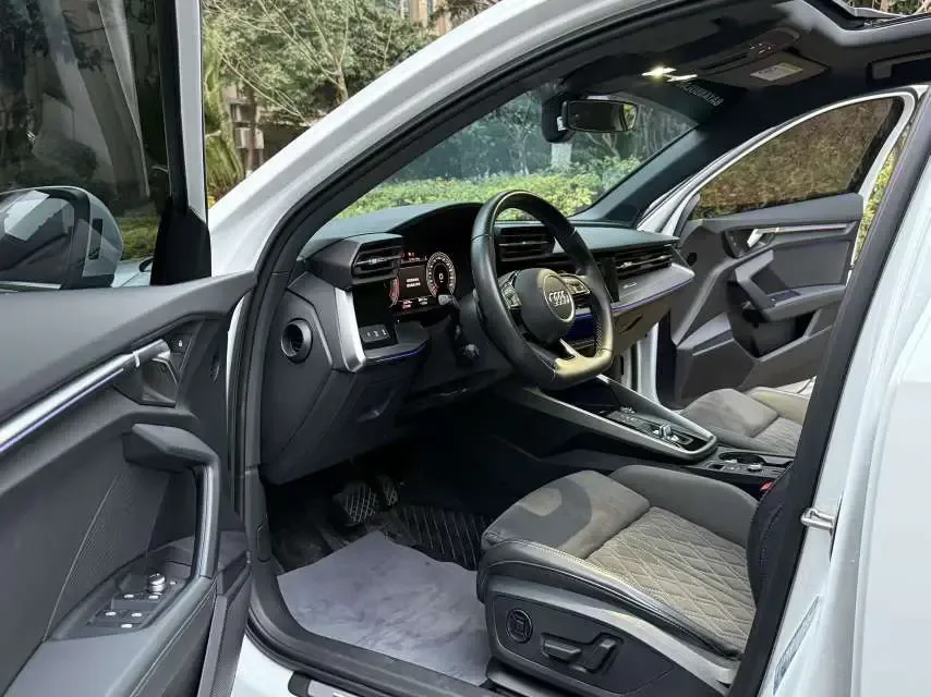 Audi A3 facelift Sportback 35 TFSI luxury sports model 2023 — миниатюра 5