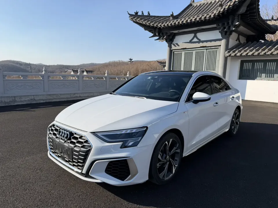 Audi A3 A3L Limousine 35 TFSI Fashion Sports 2022 — фото 1, купить с доставкой в Москву