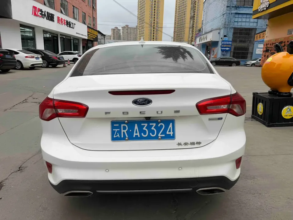 Ford Focus Focus 2021 Sedan EcoBoost 180 Automatic Front Model 2022 — миниатюра 2