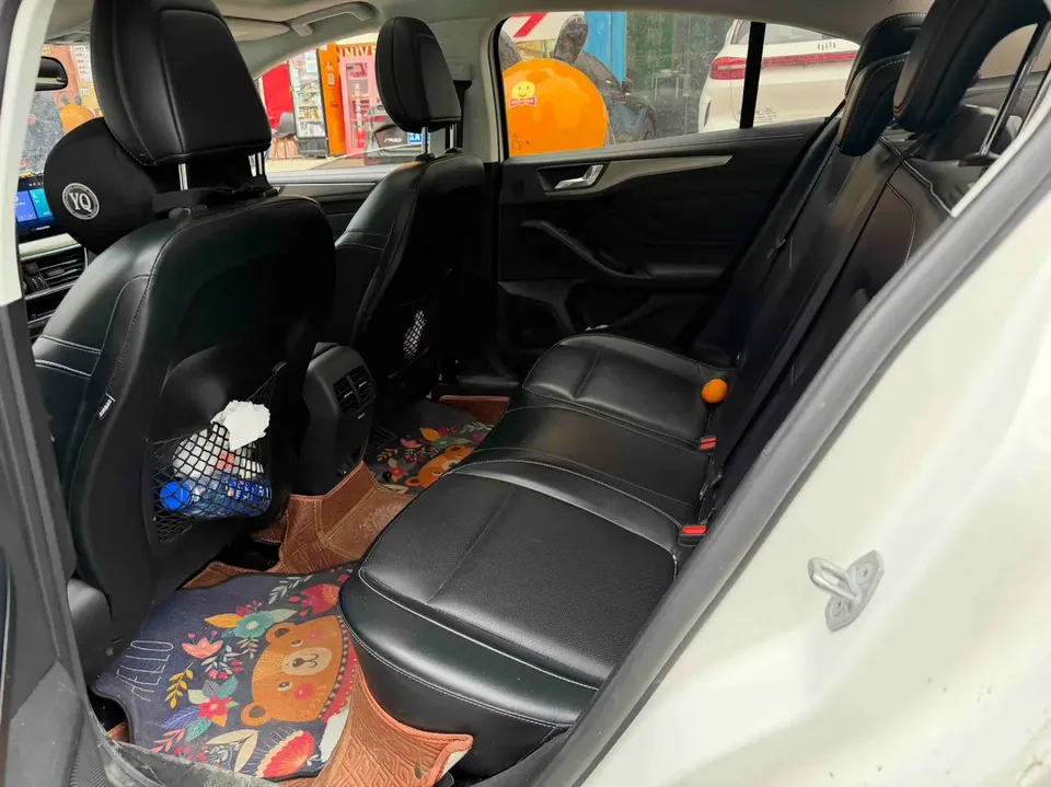 Ford Focus Focus 2021 Sedan EcoBoost 180 Automatic Front Model 2022 — миниатюра 3