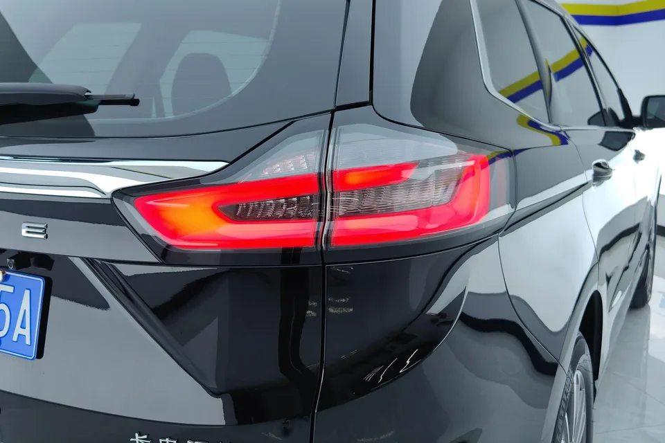 Ford Sharp boundary Sharp boundary 2021 2021 Edge PLUS EcoBoost 245 2WD Platinum 5-seater 2023 — thumbnail 2