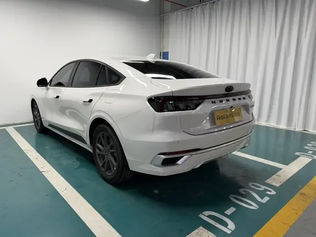 Ford Mondeo Mondeo 2025 EcoBoost 245 Luxury 2025 — миниатюра 2