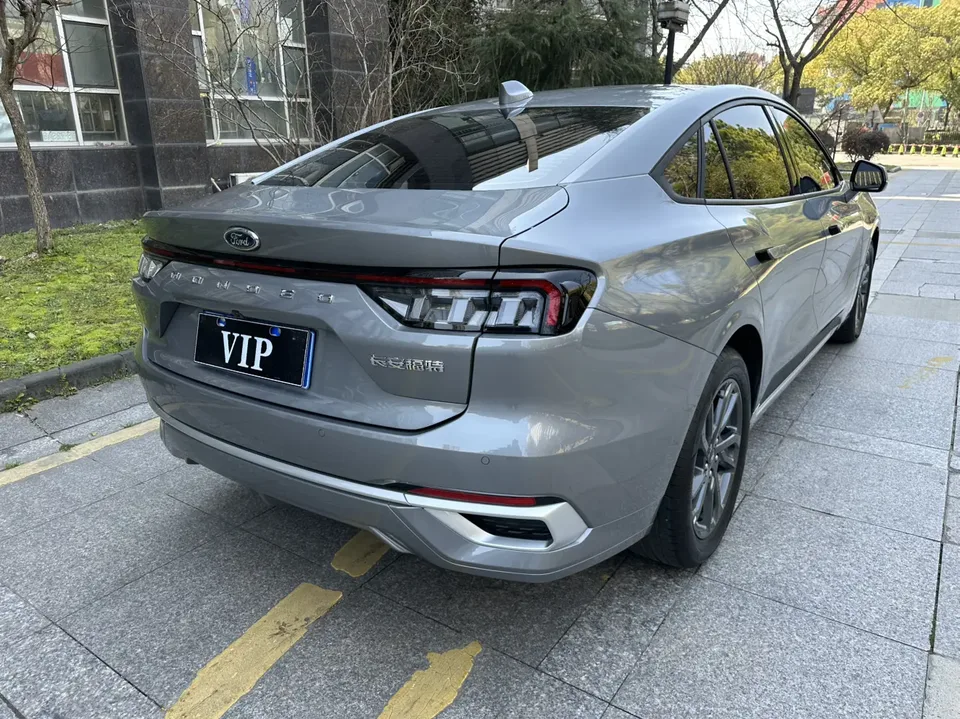 Ford Mondeo Mondeo EcoBoost 245 Luxury 2025 — миниатюра 2