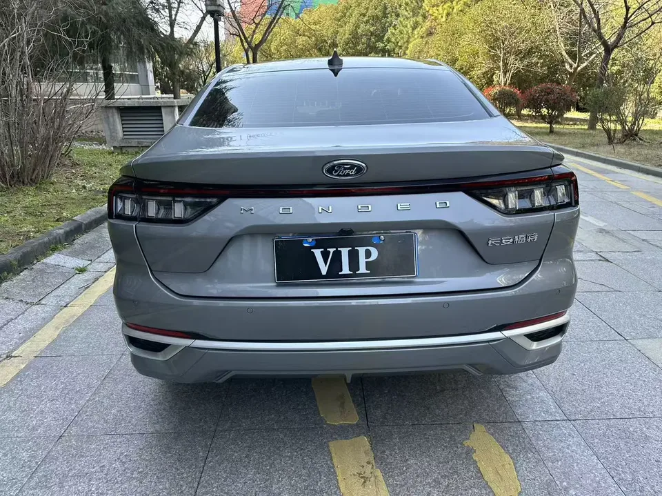 Ford Mondeo Mondeo EcoBoost 245 Luxury 2025 — миниатюра 4