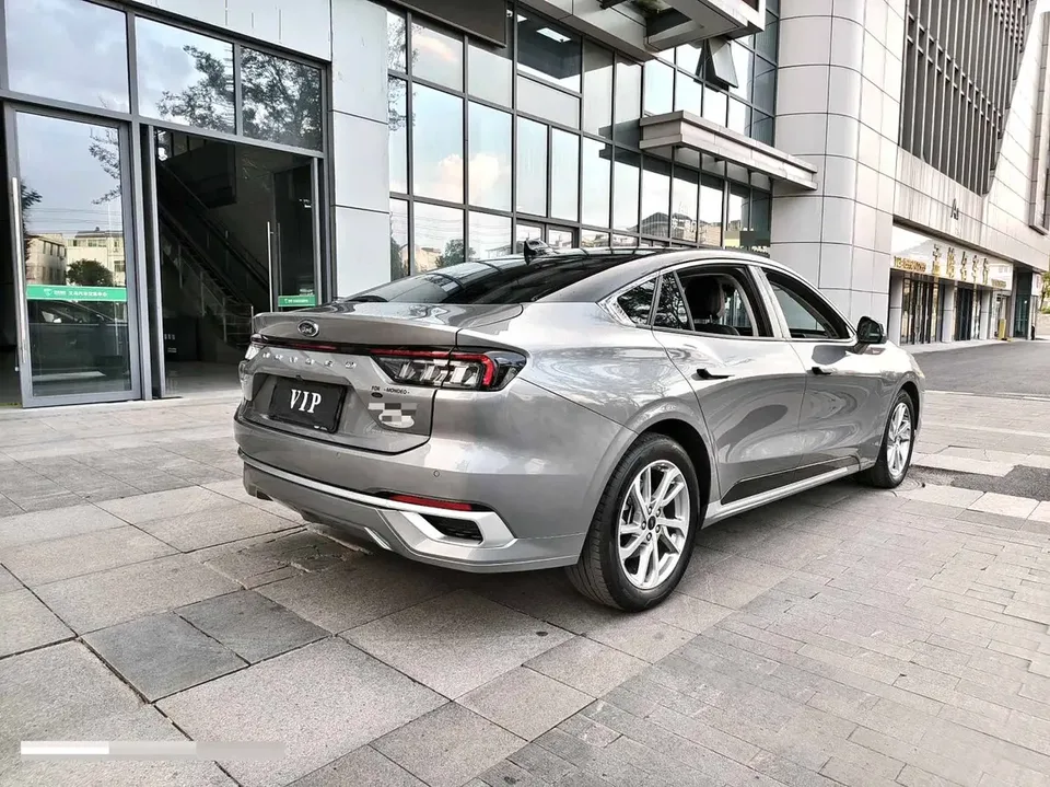 Ford Mondeo facelift EcoBoost 245 Fashion Edition 2023 — миниатюра 2