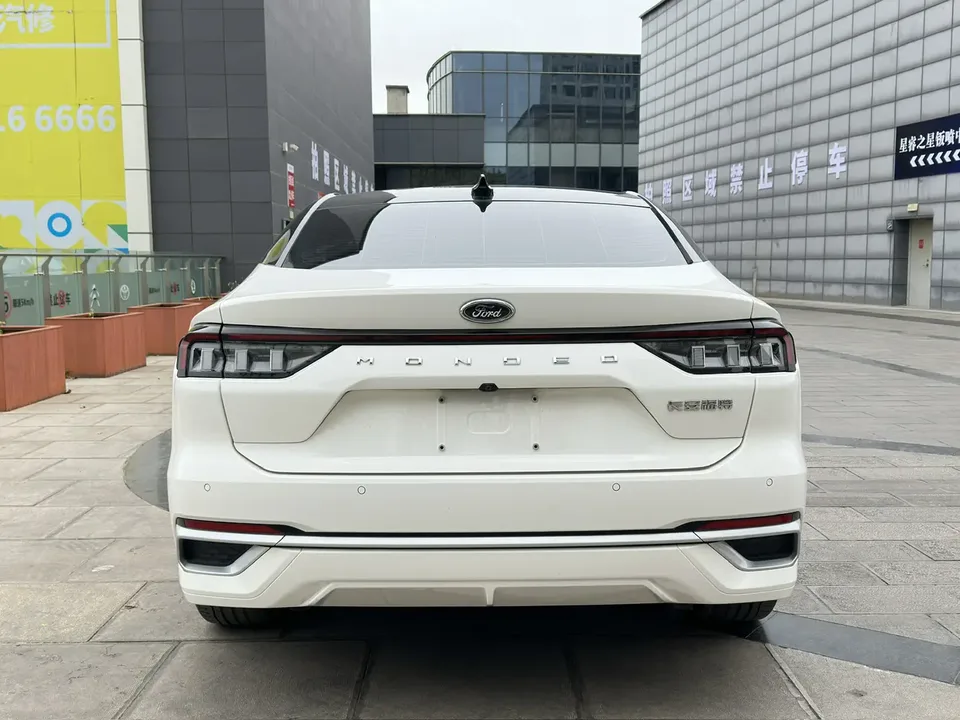 Ford Mondeo Mondeo EcoBoost 245 Luxury 2024 — миниатюра 2