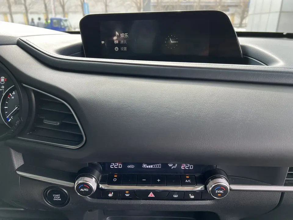Mazda CX-30 2.0L automatic quality model 2022 — миниатюра 4