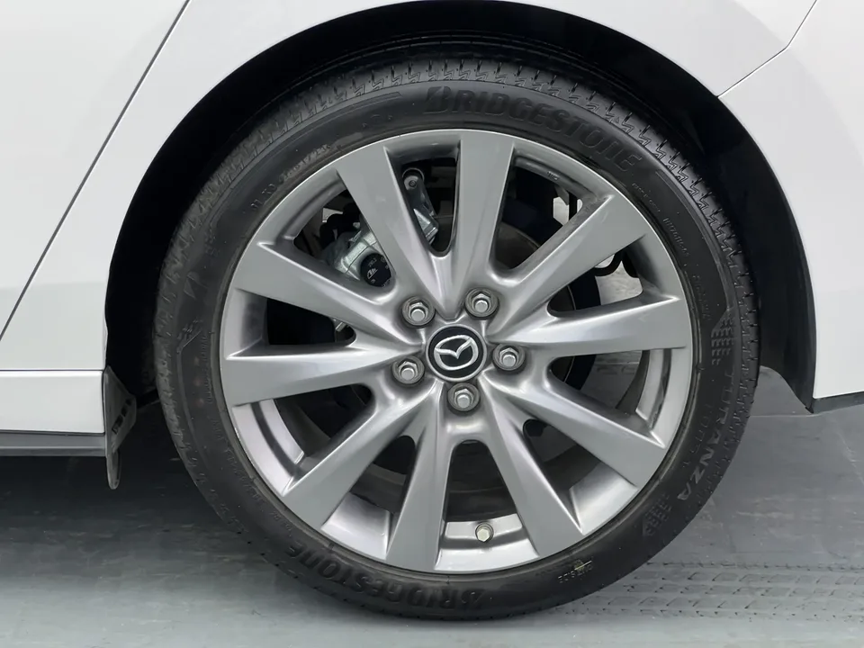 Mazda Axela 2.0L automatic quality version 2023 — миниатюра 3