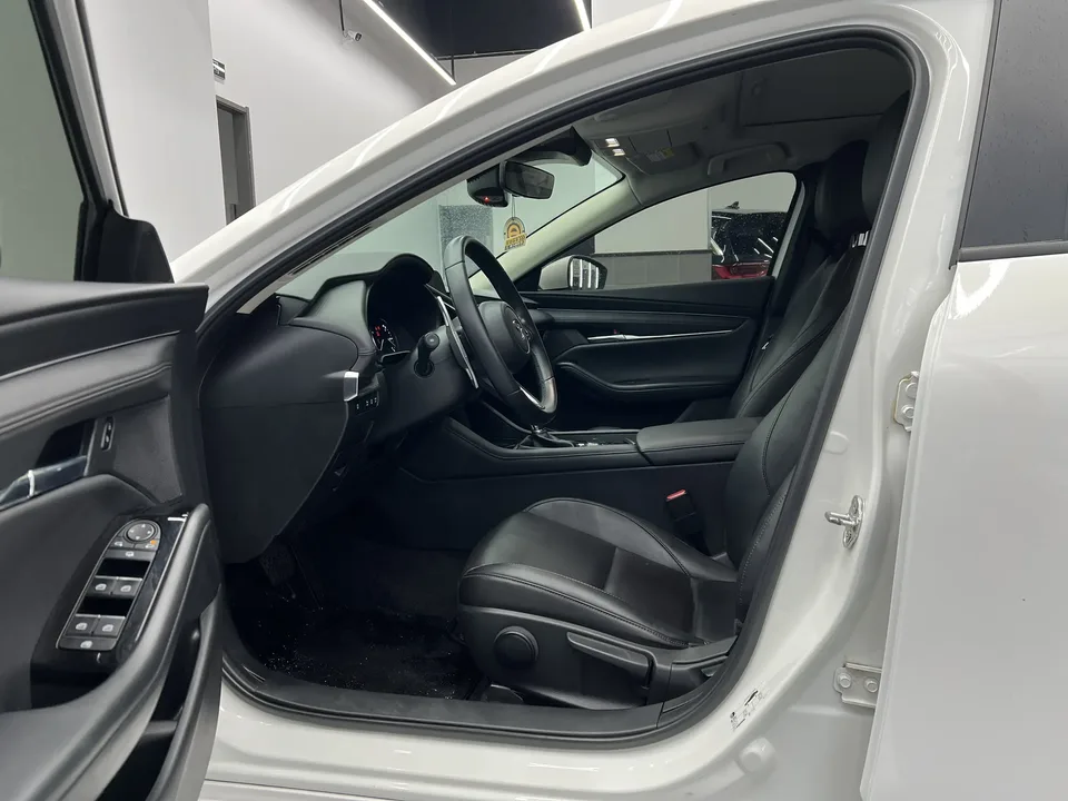 Mazda Axela 2.0L automatic quality version 2023 — миниатюра 5