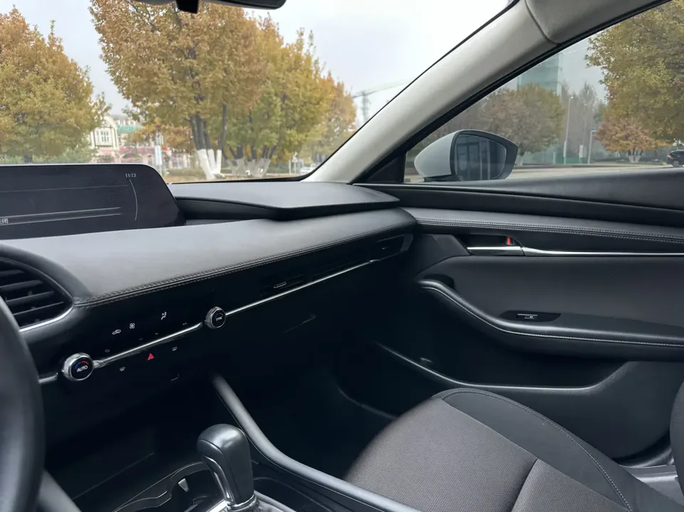 Mazda Axela Mazda3 2023 2.0L Automatic Quality Edition 2024 — thumbnail 4
