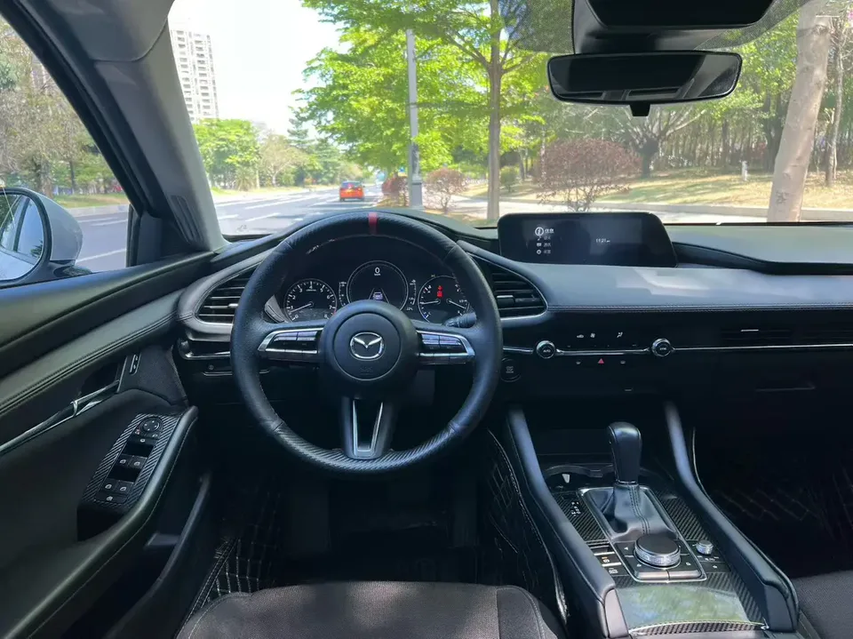 Mazda Axela 2.0L Automatic Quality Edition 2023 — миниатюра 5
