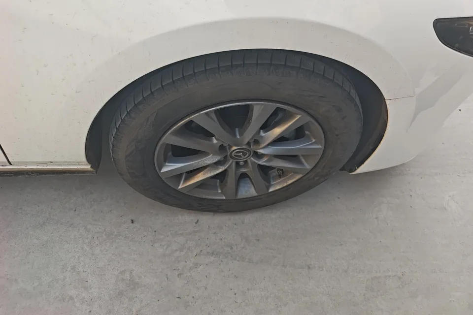 Mazda Axela 2.0L automatic quality version 2022 — миниатюра 3
