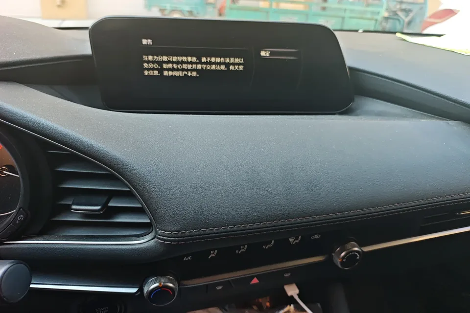 Mazda Axela 2.0L automatic quality version 2022 — миниатюра 4
