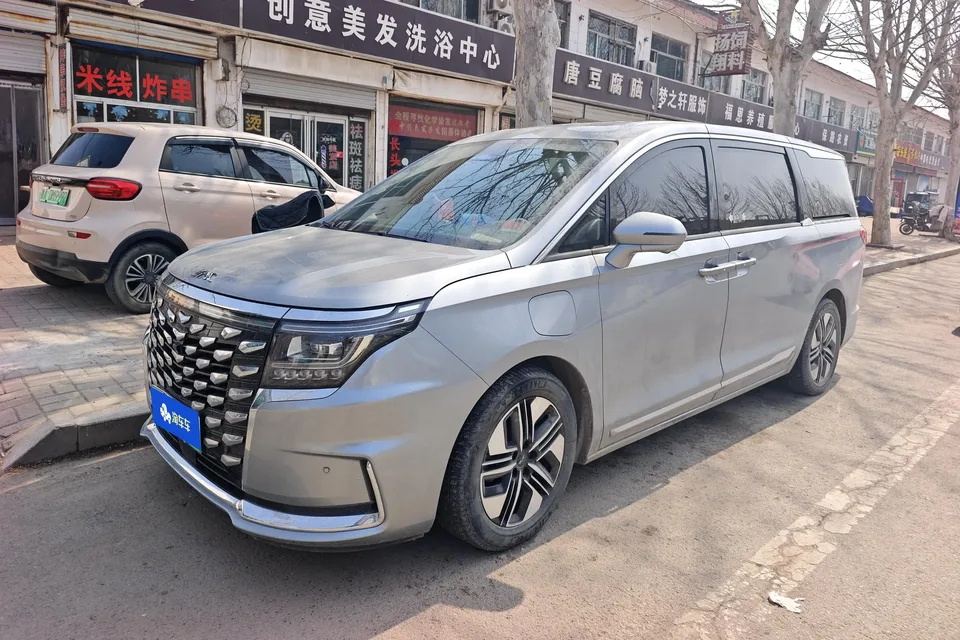 JAC Ruifeng RF8 PHEV 2025