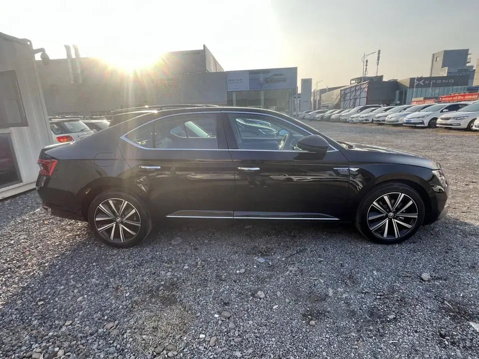 Skoda Speedy Superb 2025 TSI280 DSG Premium Edition 2026 — миниатюра 2