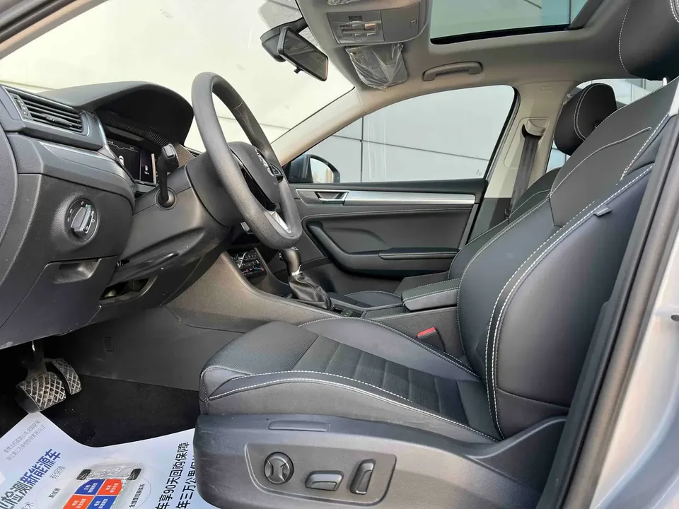 Skoda Speedy Superpa 2024 TSI280 DSG Exclusive Edition 2024 — миниатюра 4