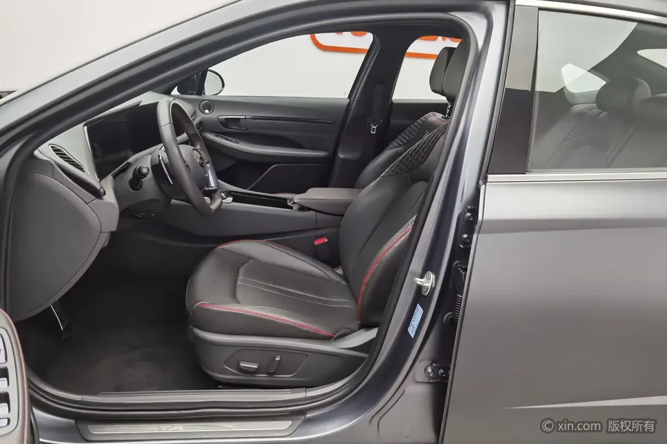Hyundai Sonata 380TGDi 20th SE Automatic 20th Anniversary Edition 2023 — миниатюра 5