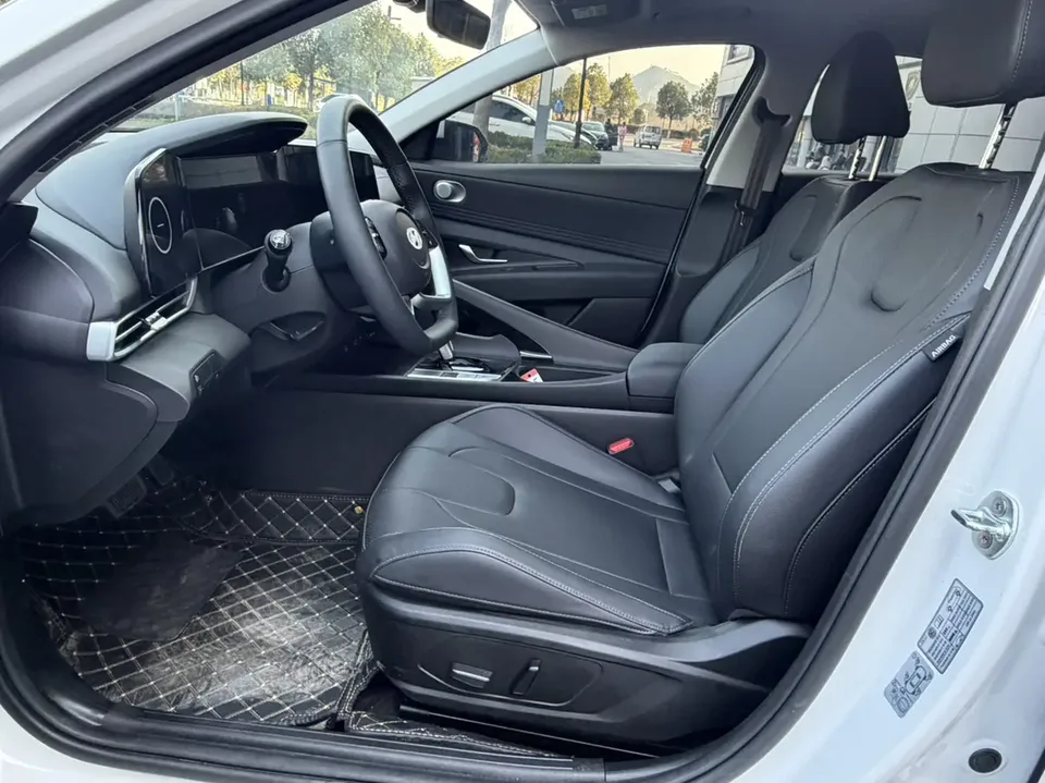 Hyundai Elantra Elantra 2023 1.5L CVT LUX Premium Edition 2025 — миниатюра 4