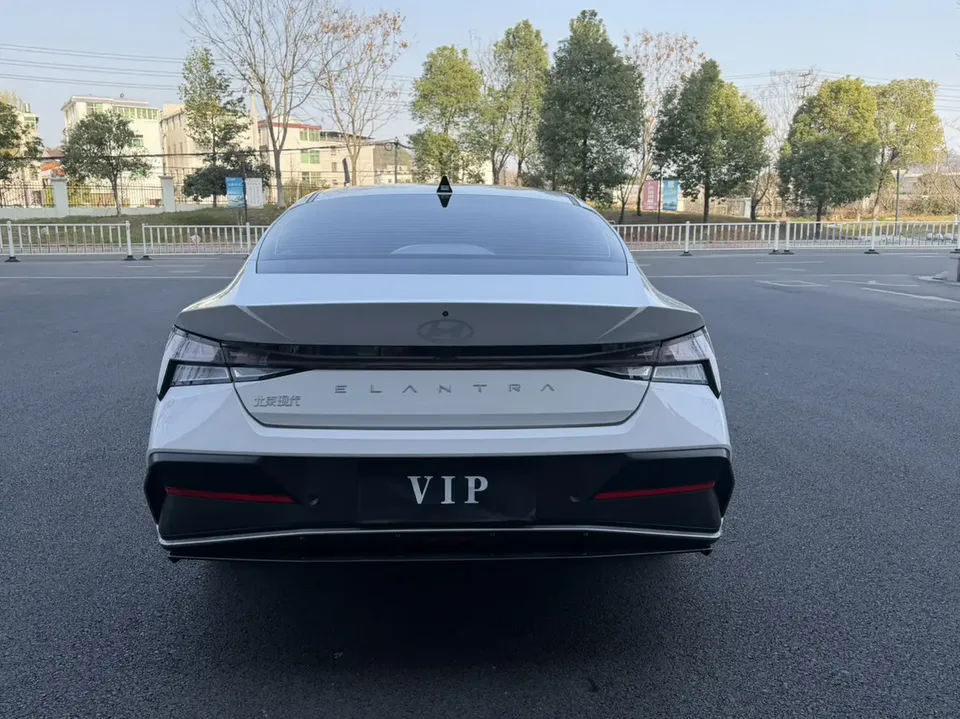 Hyundai Elantra Elantra 2023 1.5L CVT LUX Premium Edition 2025 — миниатюра 5