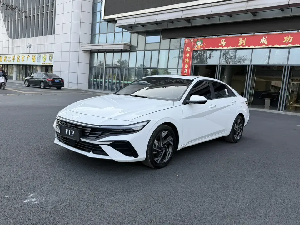 Hyundai Elantra Elantra 2023 1.5L CVT LUX Premium Edition 2025 — фото 1, купить с доставкой в Москву