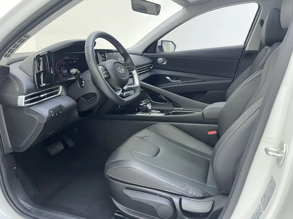 Hyundai Elantra 1.5L CVT GLX Elite Edition 2023 — миниатюра 4