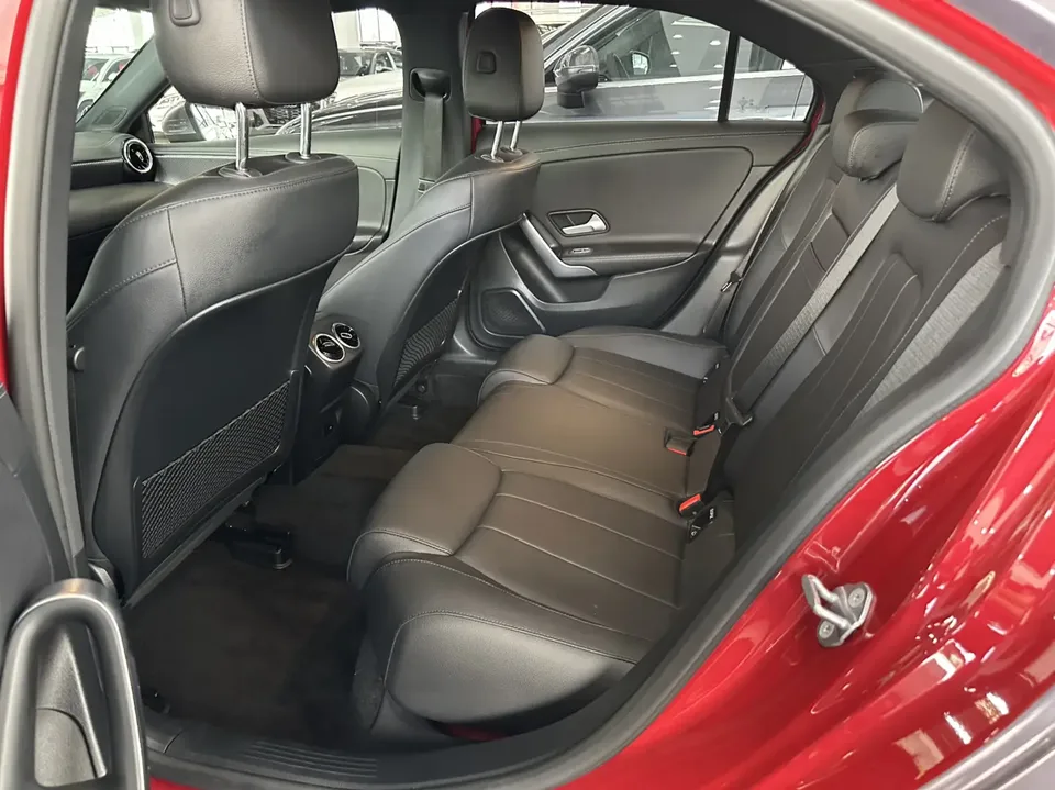 Mercedes-Benz Mercedes Benz A Class facelift A 200 L sports sedan dynamic version 2023 — миниатюра 3
