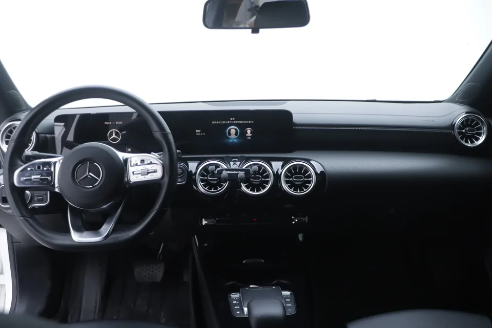 Mercedes-Benz Mercedes Benz A Class Mercedes-Benz A-Class 2022 facelift A 200 L sports sedan fashion version 2022 — миниатюра 4