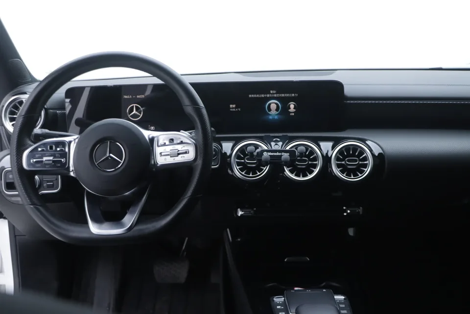 Mercedes-Benz Mercedes Benz A Class Mercedes-Benz A-Class 2022 facelift A 200 L sports sedan fashion version 2022 — миниатюра 5