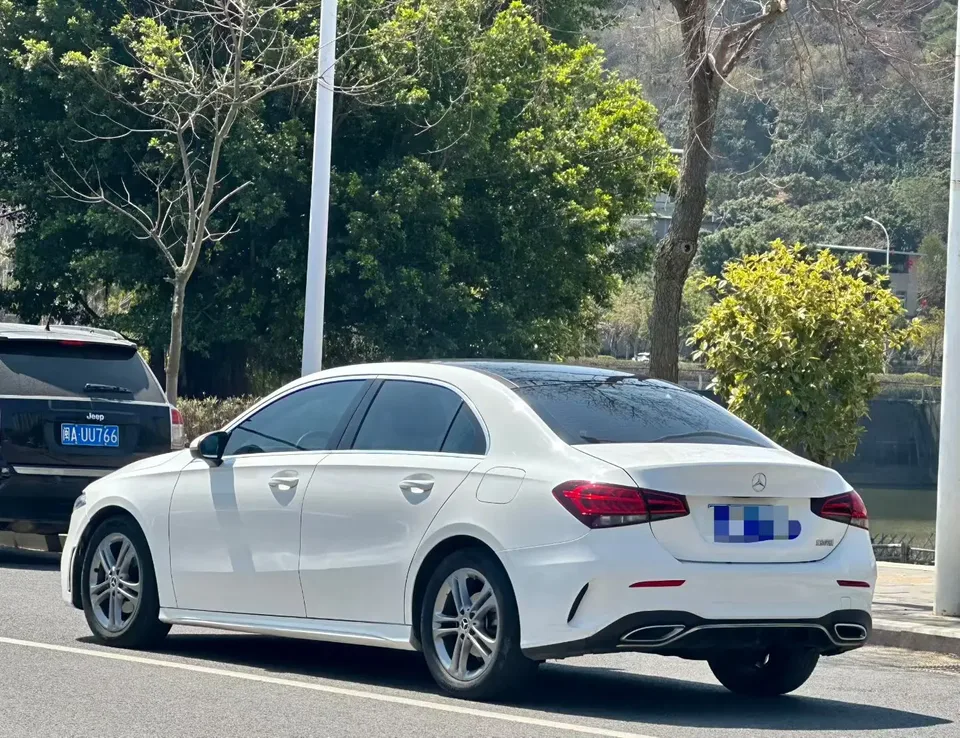 Mercedes-Benz Mercedes Benz A Class A 180 L Sports Sedan 2023 — миниатюра 4