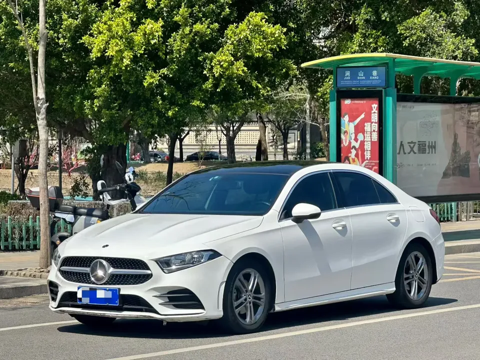 Mercedes-Benz Mercedes Benz A Class A 180 L Sports Sedan 2023 — фото 1, купить с доставкой в Москву