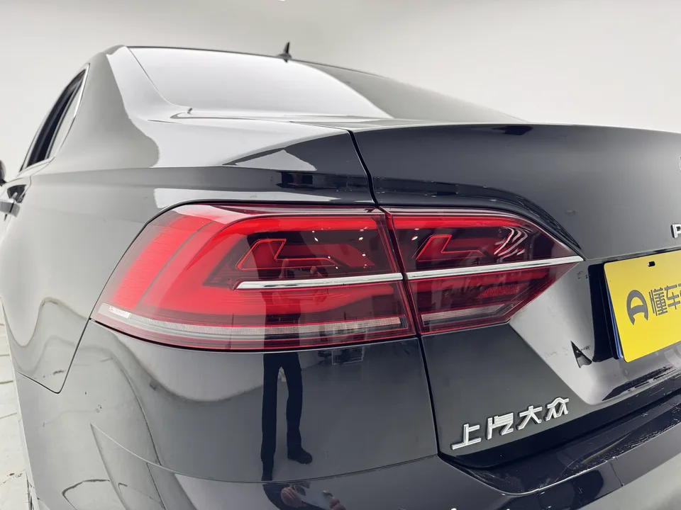 Volkswagen Hui Ang Hui Ang 2021 380TSI Deluxe 2023 — thumbnail 4