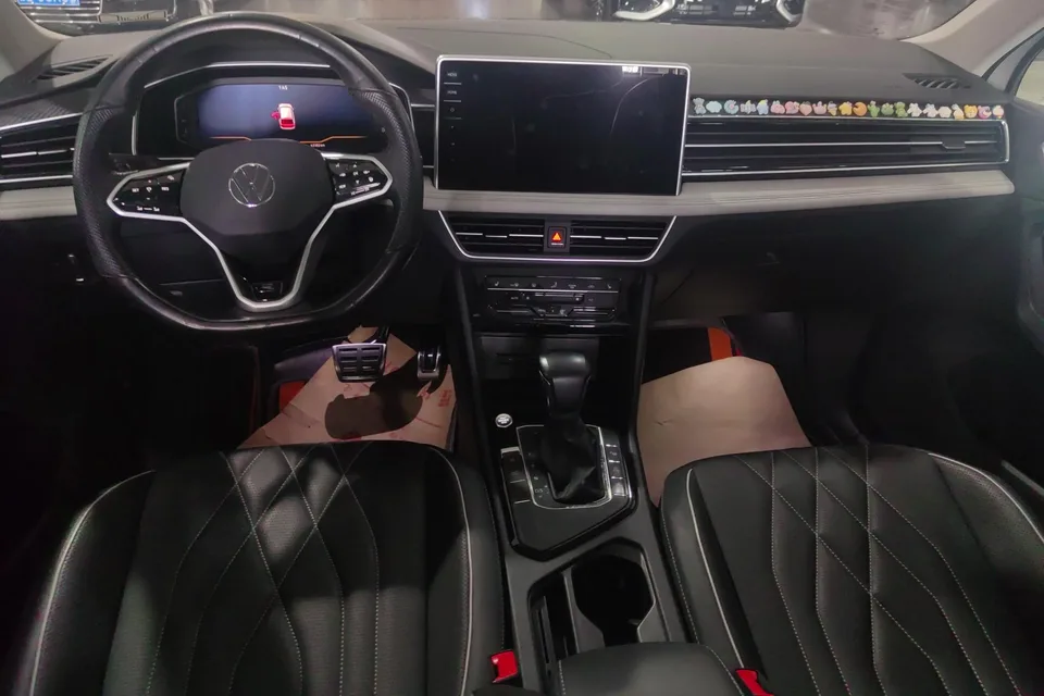 Volkswagen Tiguan L Tiguan L 2022 330TSI Automatic 2WD R-Line Enjoy Edition 2022 — миниатюра 4