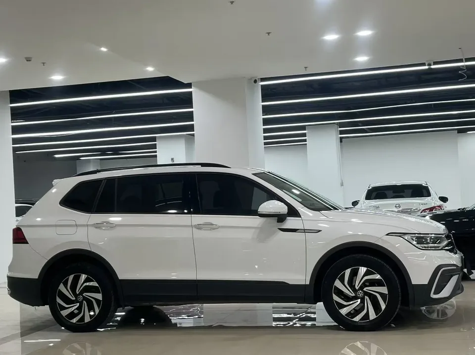 Volkswagen Tiguan L Tiguan L 2022 330TSI Automatic 2WD Comfort Edition 2022 — миниатюра 2