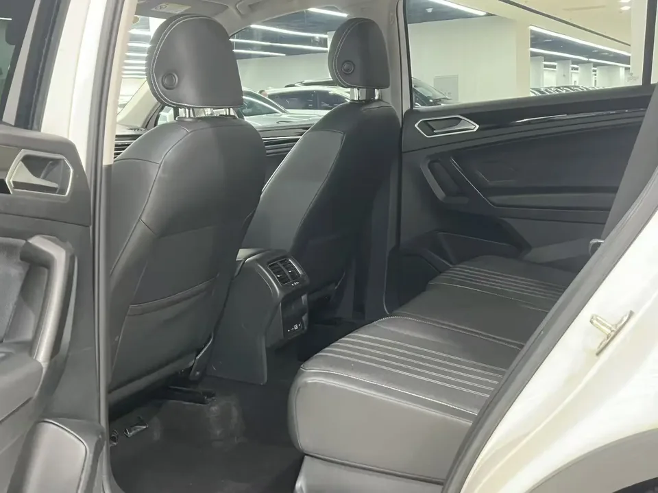Volkswagen Tiguan L Tiguan L 2022 330TSI Automatic 2WD Comfort Edition 2022 — миниатюра 3