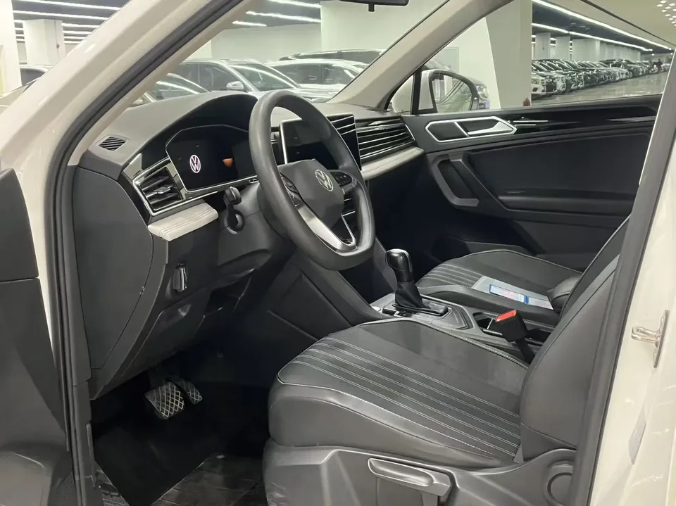 Volkswagen Tiguan L Tiguan L 2022 330TSI Automatic 2WD Comfort Edition 2022 — миниатюра 5