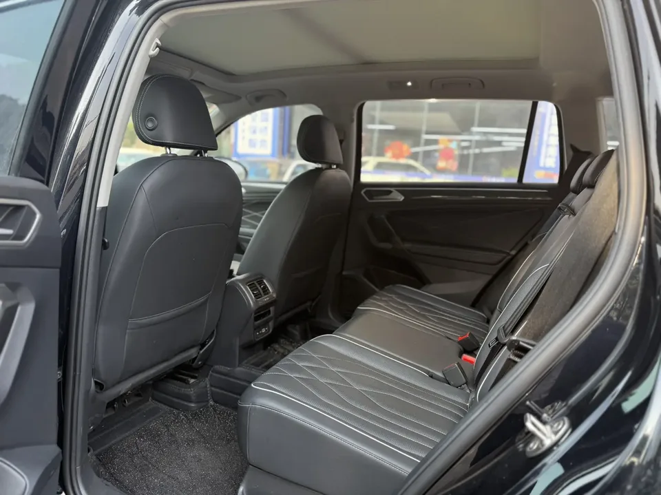 Volkswagen Tiguan L Tiguan L 2022 330TSI Automatic 2WD R-Line Flagship Edition 2022 — миниатюра 3