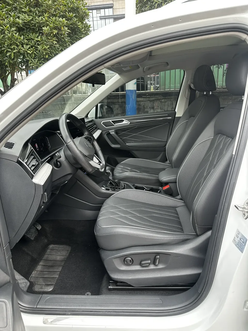 Volkswagen Tiguan L 300TSI 2WD Intelligent Edition 2023 — миниатюра 5