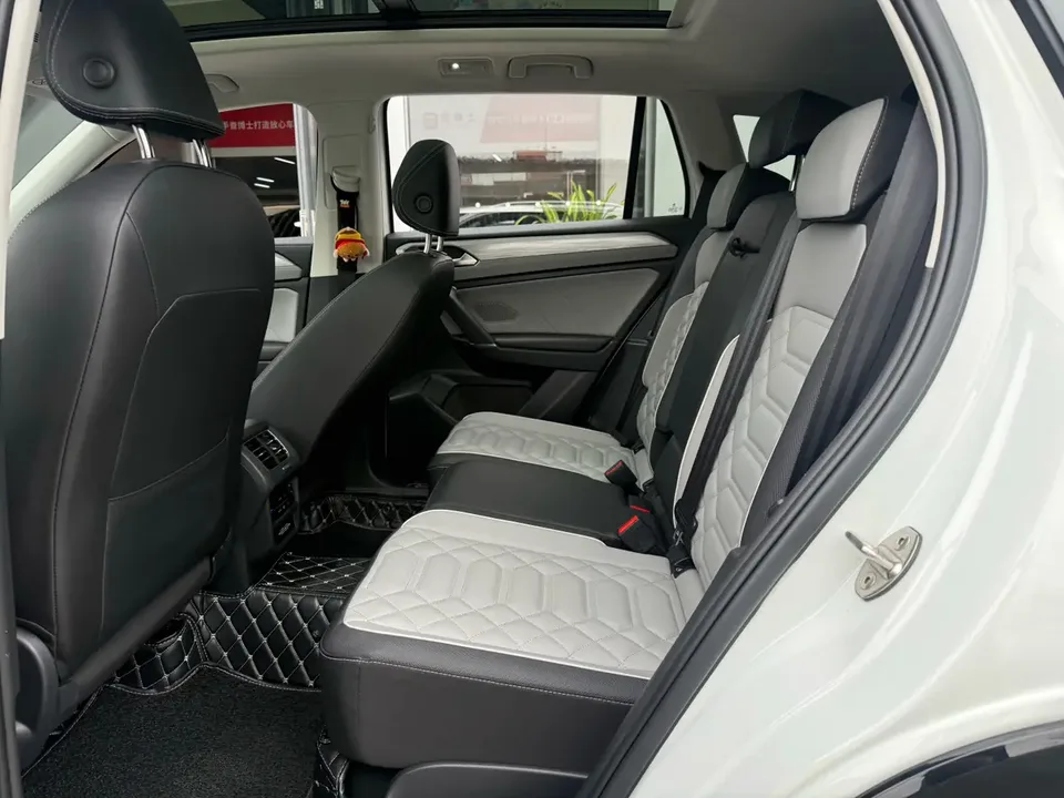 Volkswagen Tayron Tanyue 2023 380TSI 4WD R-Line High Energy Edition 2023 — миниатюра 5