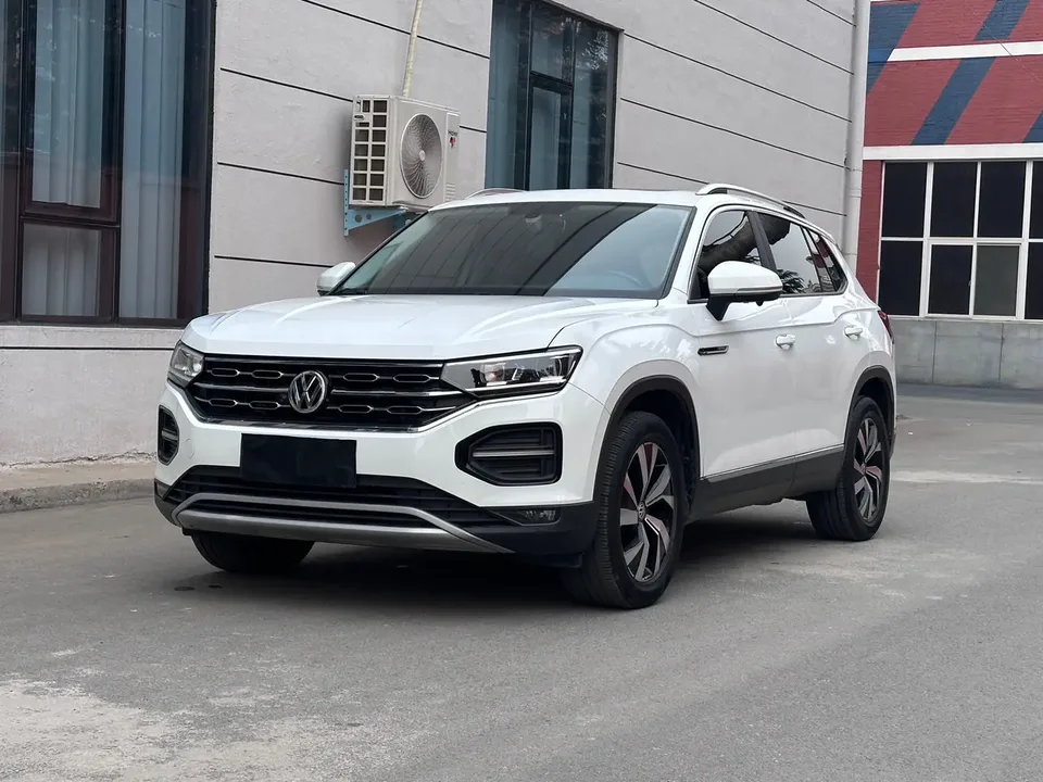 Volkswagen Tayron 280TSI 2WD Luxury Smart Edition 2022 — фото 1, купить с доставкой в Москву