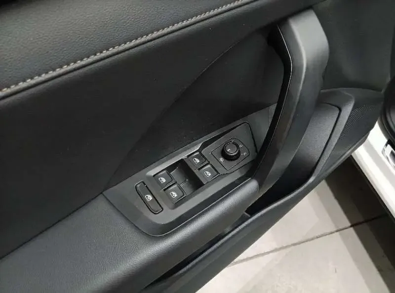 Volkswagen Tharu 280TSI 2WD Luxury Edition 2023 — миниатюра 5