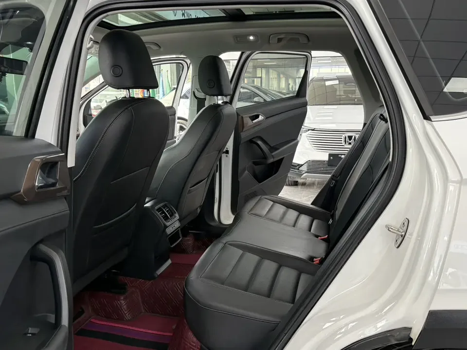 Volkswagen Tharu 280TSI 2WD Luxury Edition 2022 — миниатюра 3
