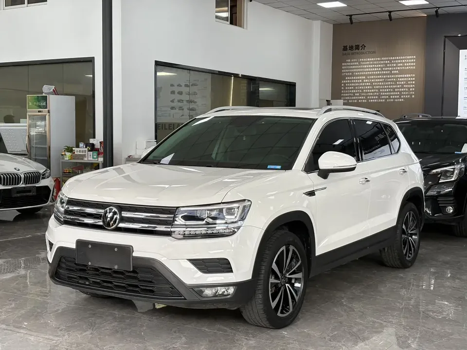 Volkswagen Tharu 280TSI 2WD Luxury Edition 2022 — фото 1, купить с доставкой в Москву