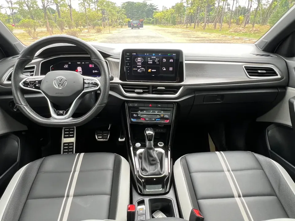 Volkswagen T-Roc 300TSI DSG Chenguang Edition 2023 — миниатюра 4