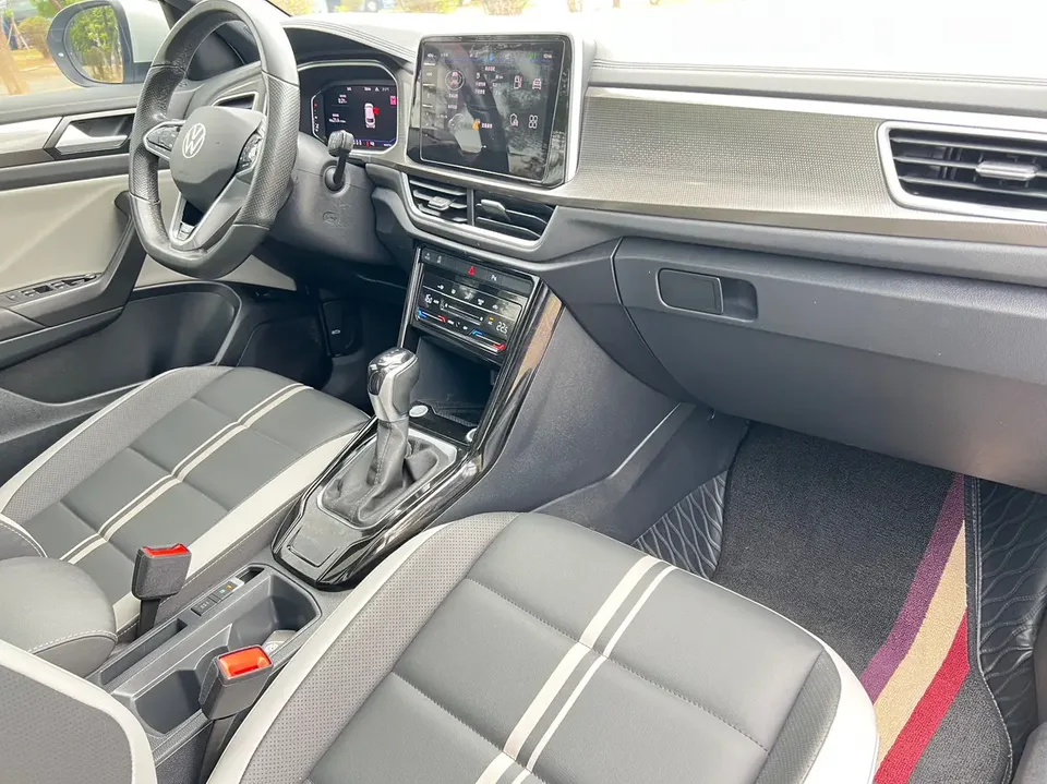 Volkswagen T-Roc 300TSI DSG Chenguang Edition 2023 — миниатюра 5