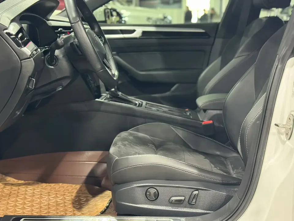 Volkswagen Arteon Volkswagen CC 2021 330TSI Dazzling Edition 2023 — миниатюра 5