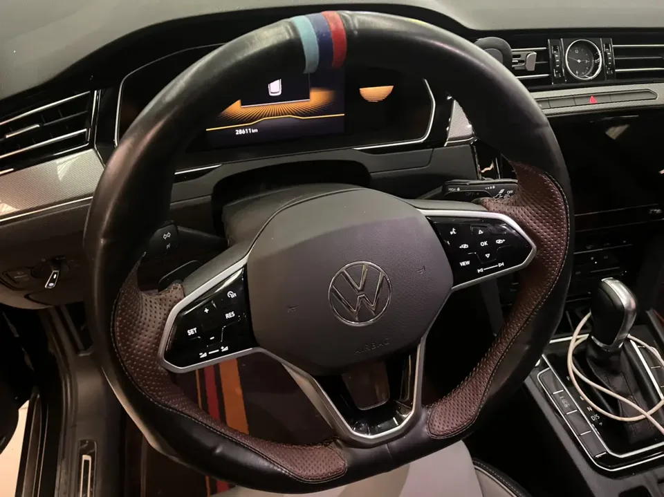 Volkswagen Magotan Magotan 2023 2 million commemorative edition 330TSI DSG leading model 2024 — миниатюра 5