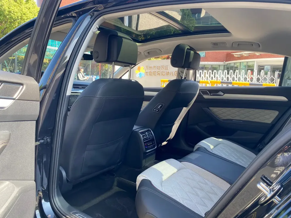 Volkswagen Magotan Magotan 2023 2 million commemorative edition 330TSI DSG luxury model 2023 — миниатюра 3